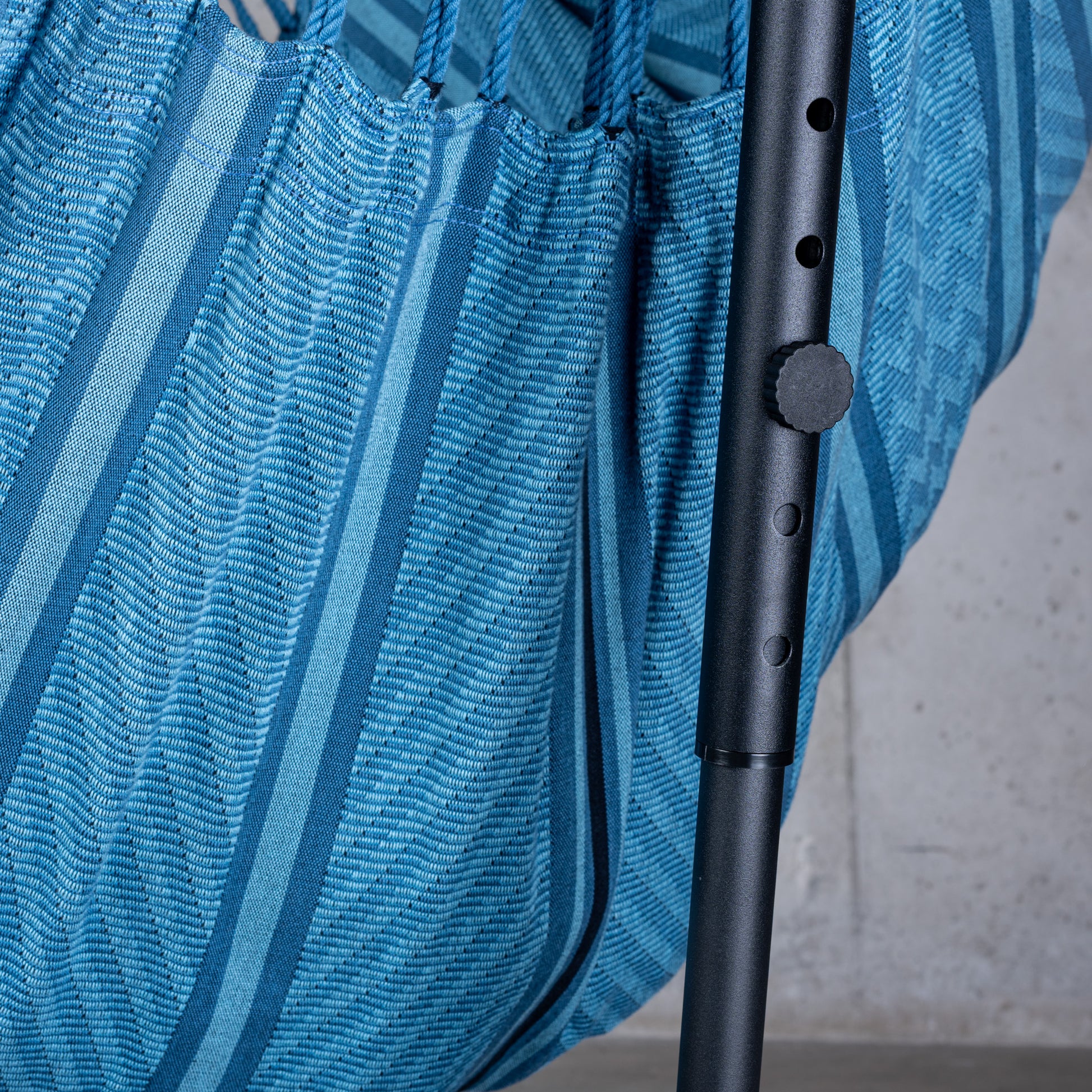 Fiji Organic Blue Zebra – Riipputuoli Comfort Size luomupuuvillasta, galvanoidulla terästelineellä